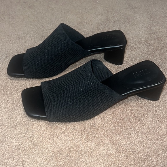 TIJN black block heels size 8 - Picture 3 of 3